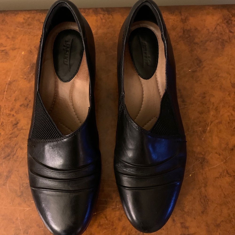 Earth Origins Black Leather Comfort Heels, 10M